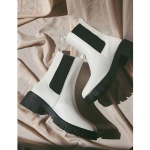 🆕️The Larina// White vegan leather boo